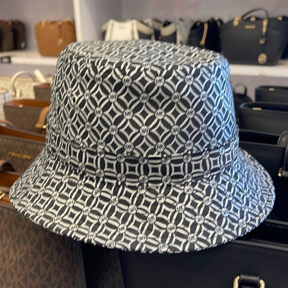 Michael Kors Women’s MK Logo Jacquard Bucket Hat
Black
NWT - Picture 1 of 16